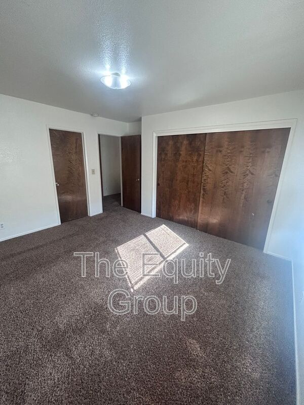 Building Photo - 4224 W Cypress Ave