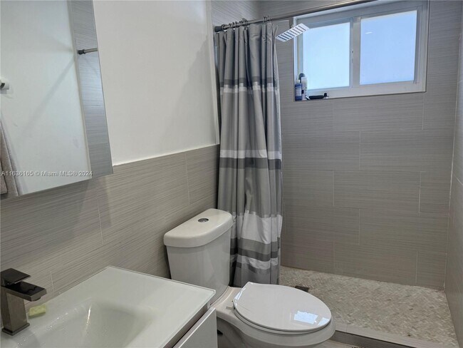 Building Photo - 8956 Collins Ave