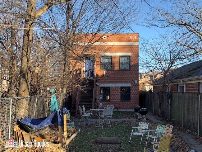 Building Photo - 639 N Troy St