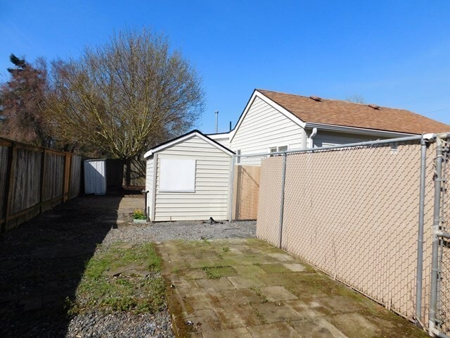 Building Photo - 2Bd/1Ba Single Story House - Available to ...