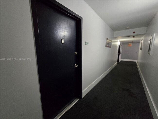 Building Photo - 800 N Miami Ave