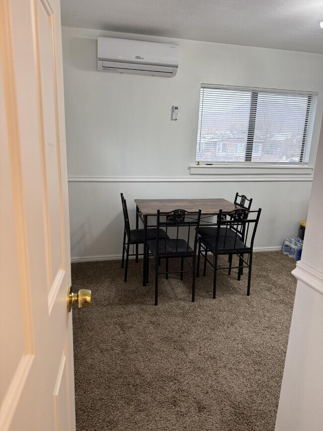 Building Photo - 521 Hoyt St