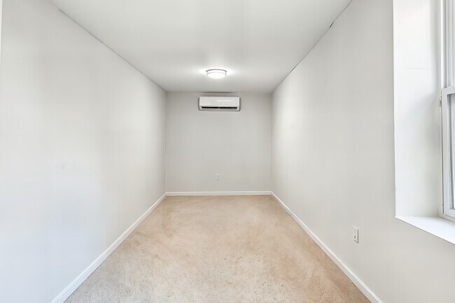 Building Photo - 1539 Manson St