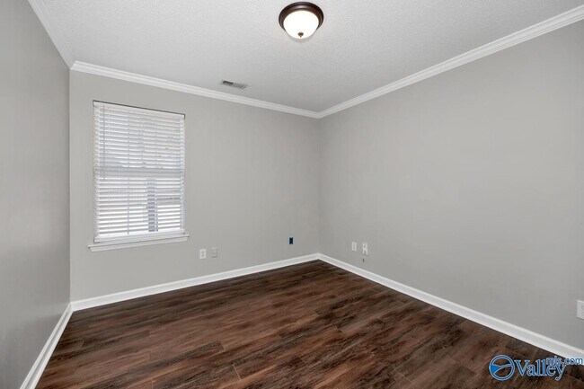 Building Photo - 103 N W Sugar Bluff Ln