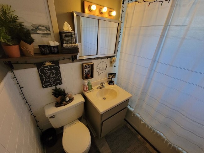 Building Photo - AVAILABLE JUNE 1st 2026 - 3 Bed 2 Bath Spacious Home near Campus