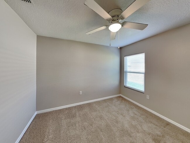 Building Photo - 275 Elm Ct