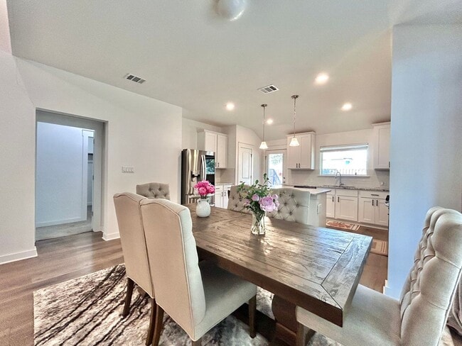 Building Photo - 1357 Kneehigh Ln