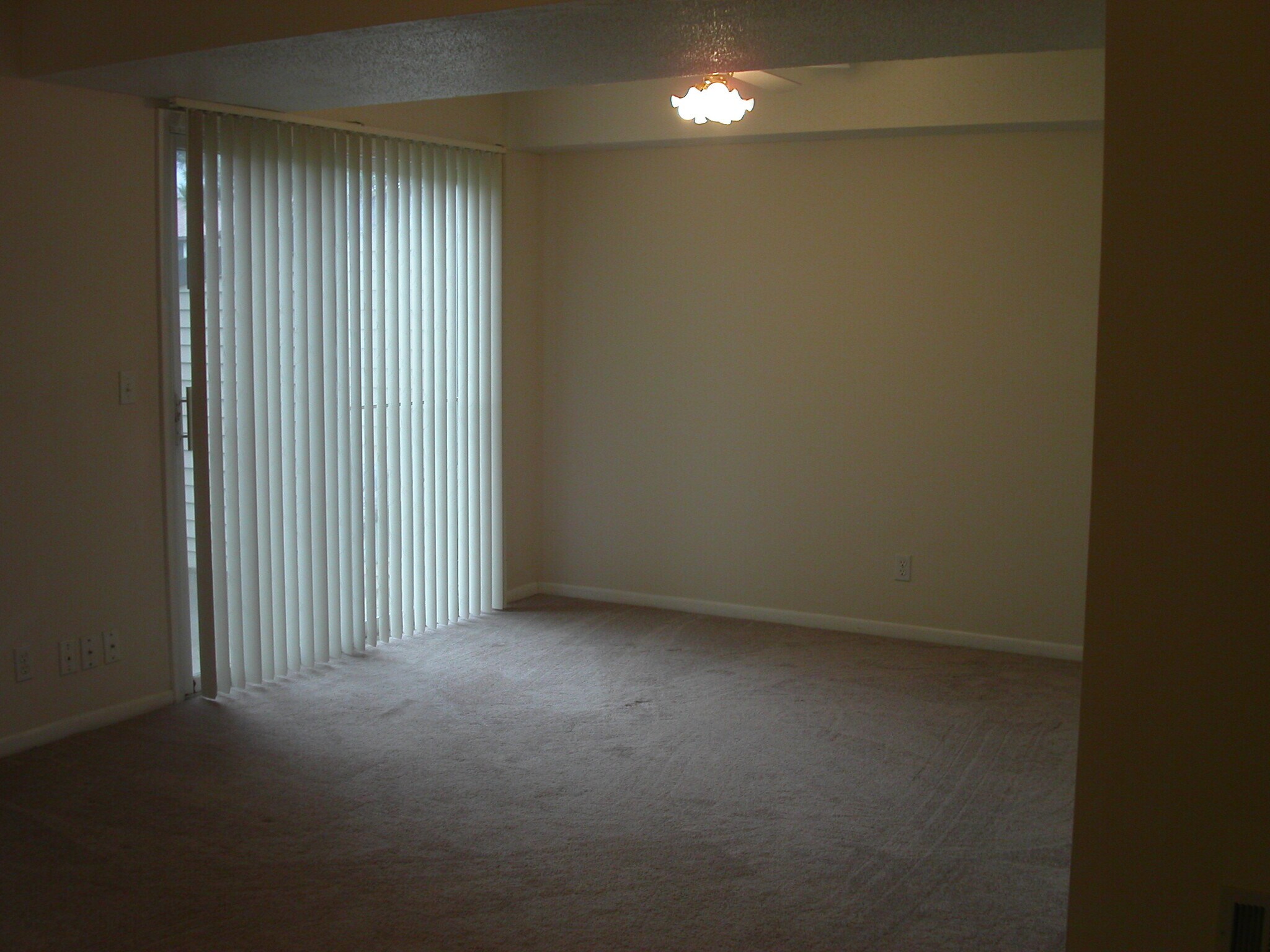 Building Photo - 10326 Balsam Ln