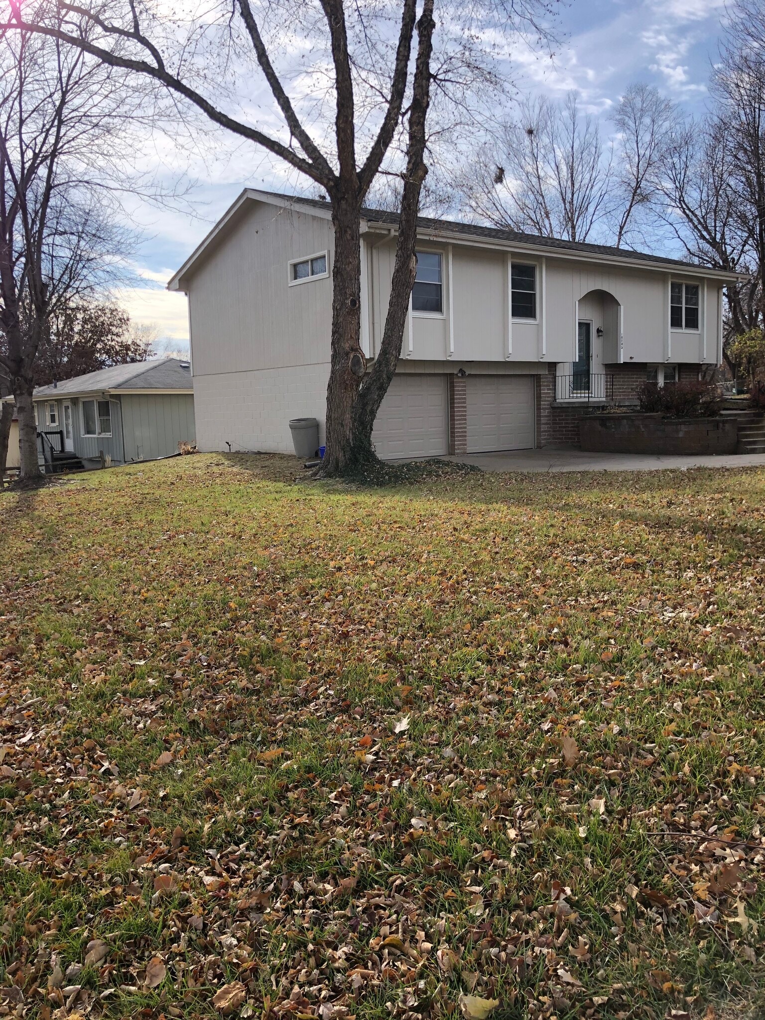Building Photo - 10205 T Cir