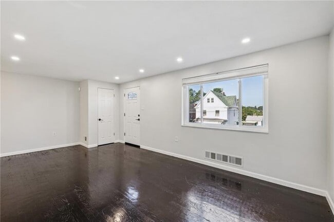 Building Photo - 1611 Alverado Ave