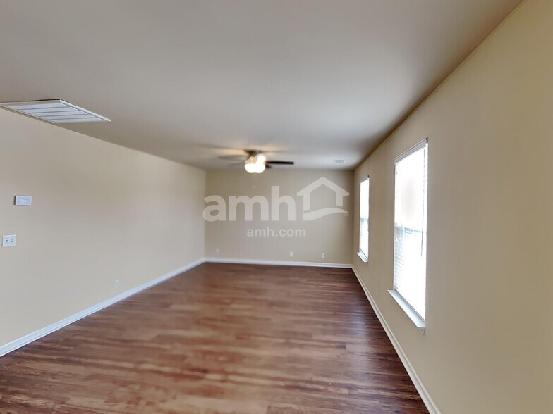 Building Photo - 2128 Branch Oak Trl