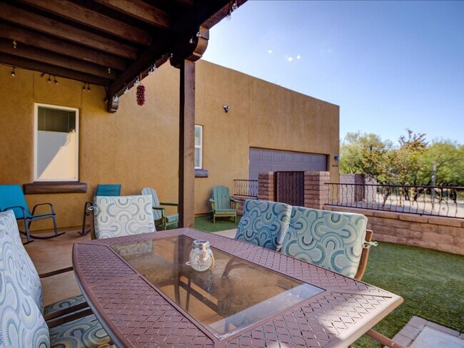 Building Photo - 10570 E Eleanor Maldonado Pl