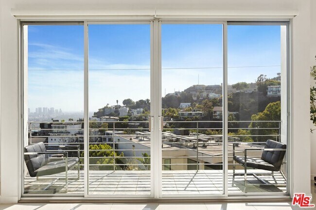 Building Photo - 8435 Franklin Ave