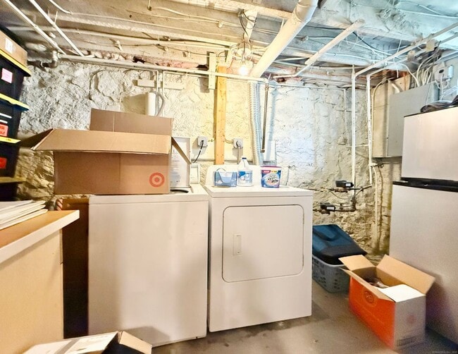 Building Photo - 3 Park Ln