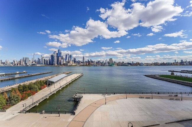 Building Photo - 1125 Maxwell Ln