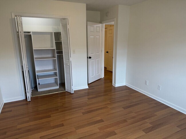 Building Photo - Enjoy Panoramic Holston River Views from T...