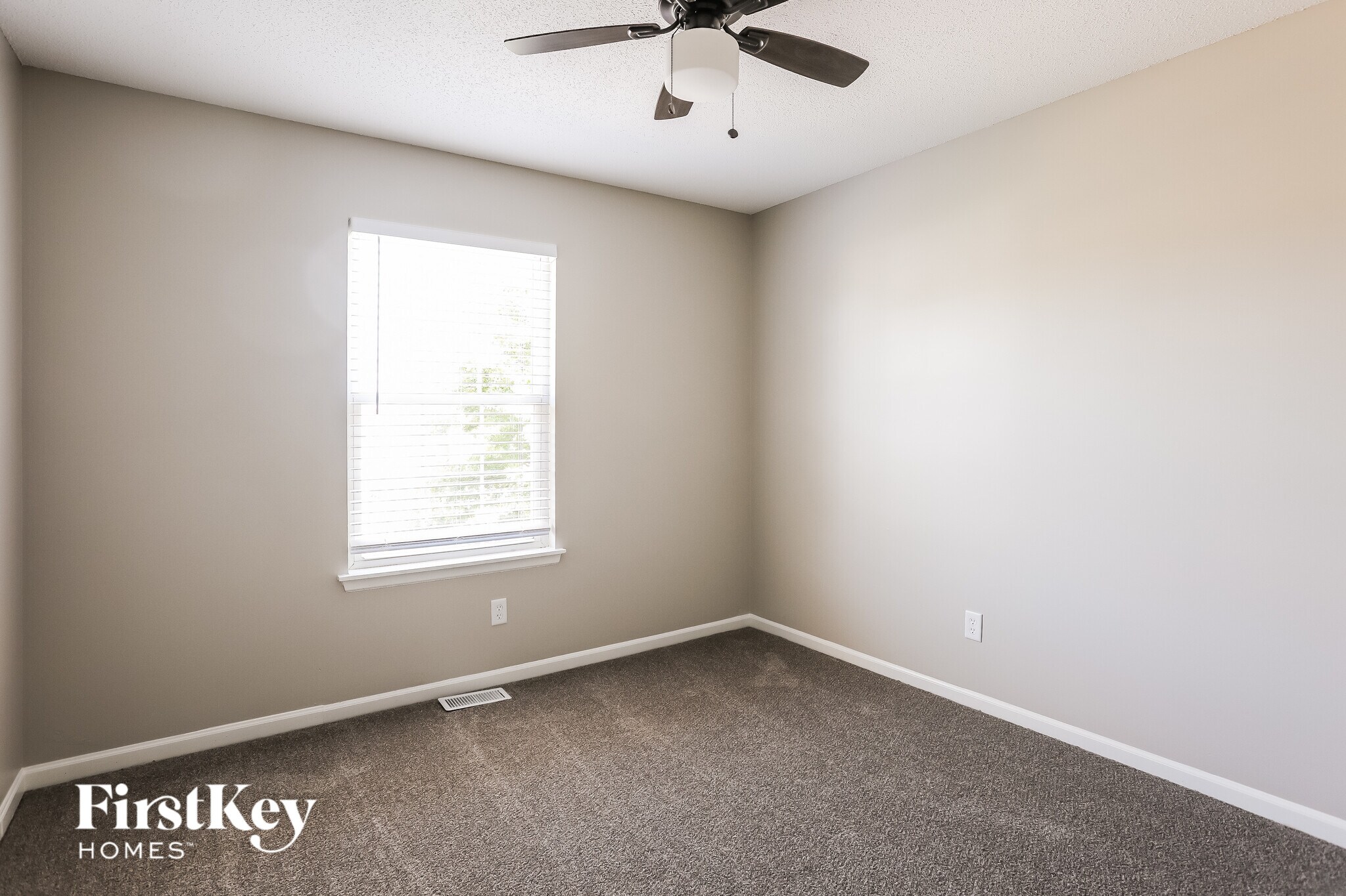 Building Photo - 1109 Wiltshire Blvd