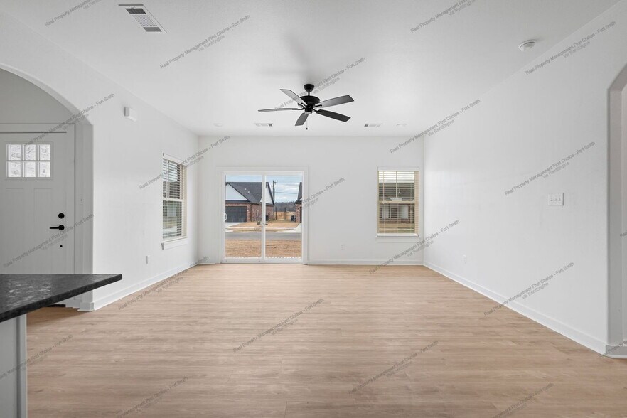 Building Photo - 8809 Bainbridge Ct