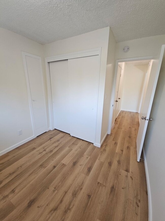 Building Photo - Buchanan-4 plex