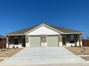 Building Photo - 504 Hadley Ln