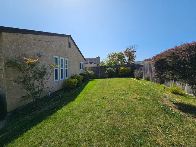 Building Photo - Spacious 4-Bedroom Home on the El Cerrito ...
