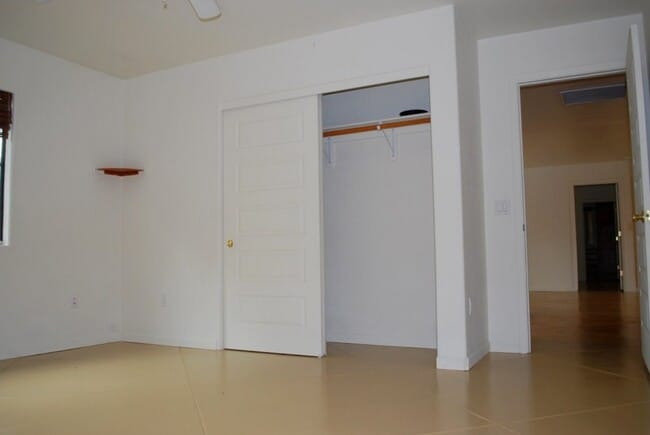 Building Photo - Modern 4 Bed 5 Bath Near UofA – Private Baths & Off-Street Parking