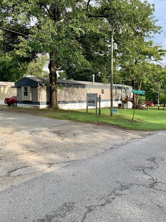 Building Photo - 1717 Hatcher Rd