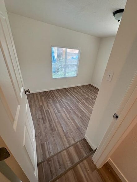 Building Photo - 216 NE 4th Ave