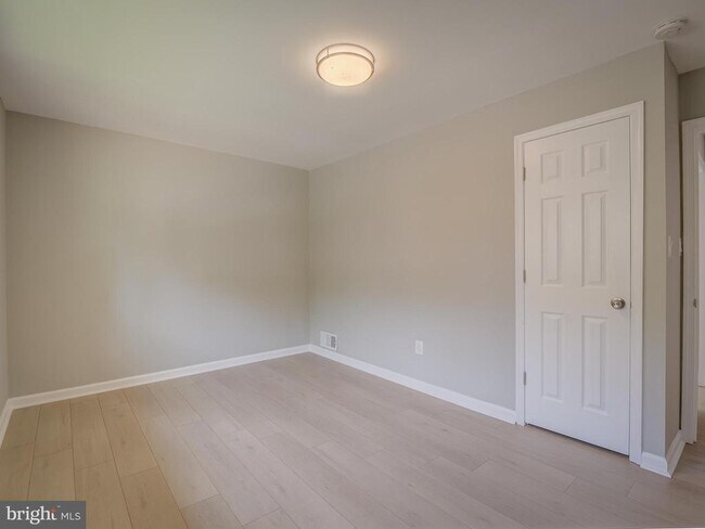Building Photo - 6812 Landor Ln