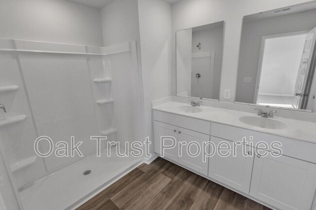 Building Photo - 726 Ridgley Dr