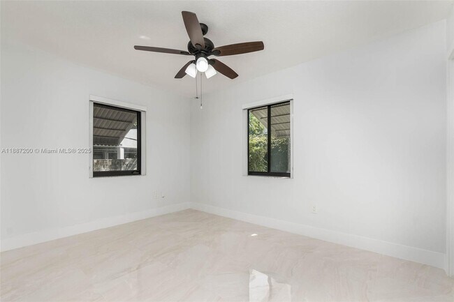 Building Photo - 2567 SW 21st Ave