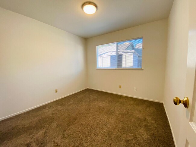 Building Photo - Lovely Galt Home