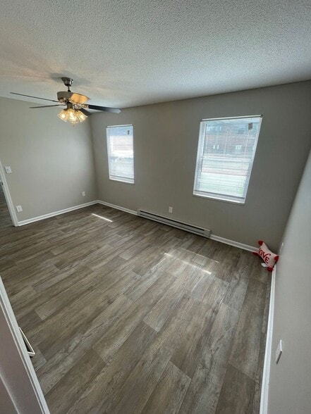 Interior Photo - Colonial Park I