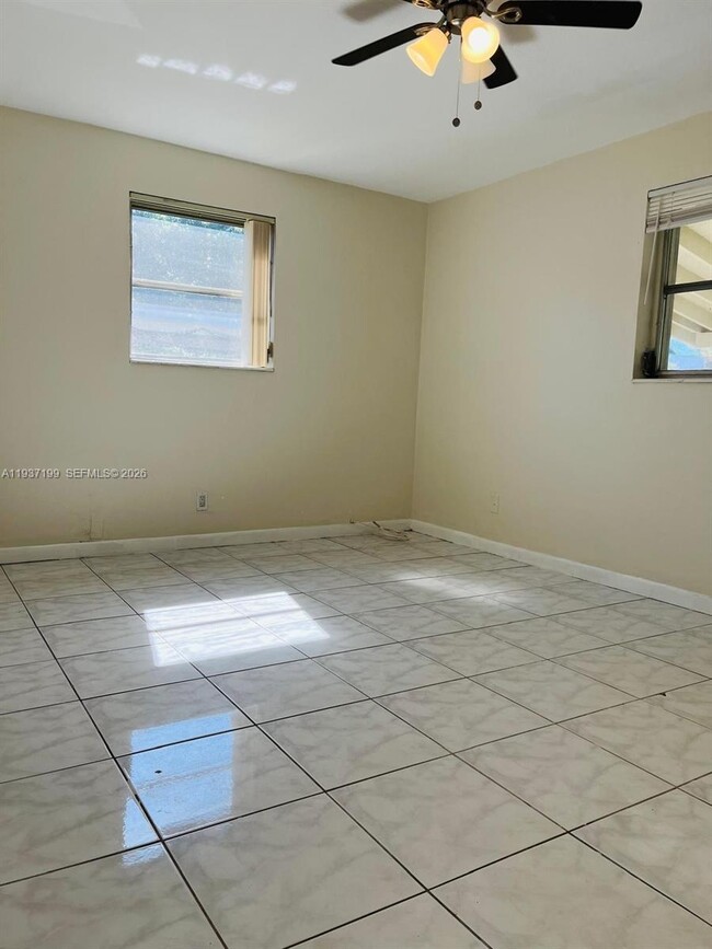 Building Photo - 5654 NE 5th Ave