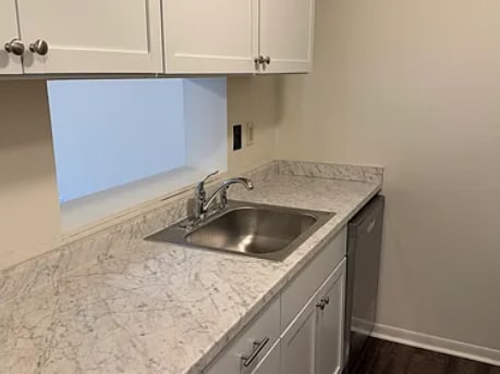 Building Photo - 3 Atram hall