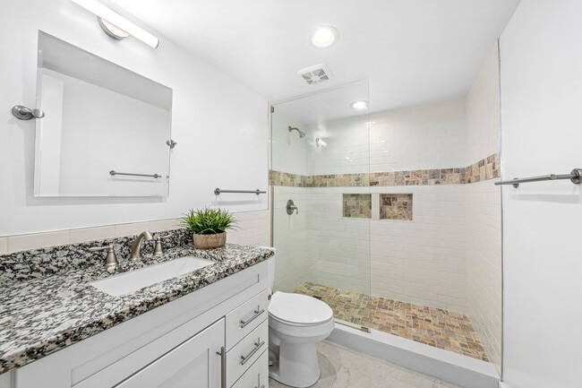 Building Photo - 2720 S Ocean Blvd