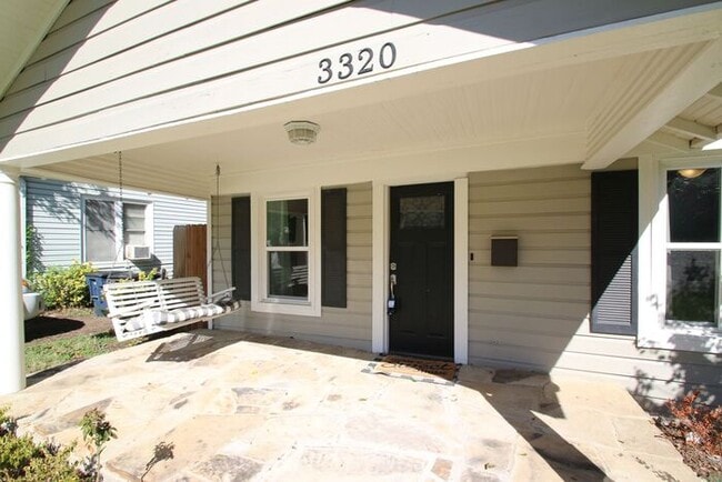 Building Photo - (("Wake Up in a Home YOU Love")) 2/2 STUNNING House Close to Exciting Downtown Fort Worth! An ABS...
