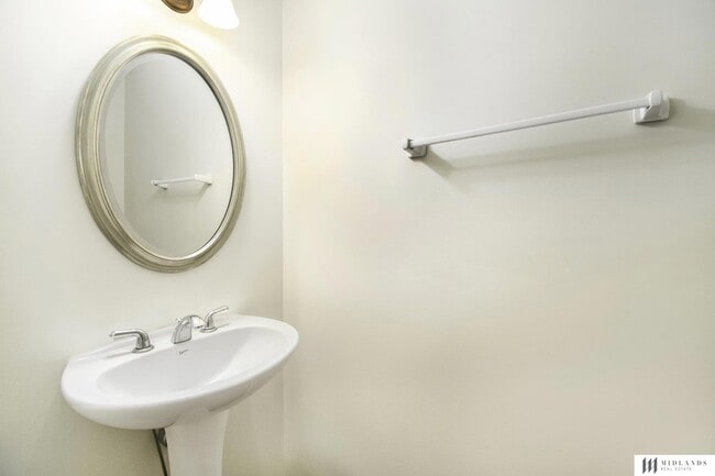 Building Photo - 2108 S 197th St