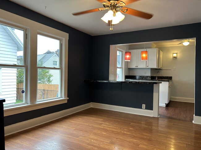 Building Photo - 288 Ross Park