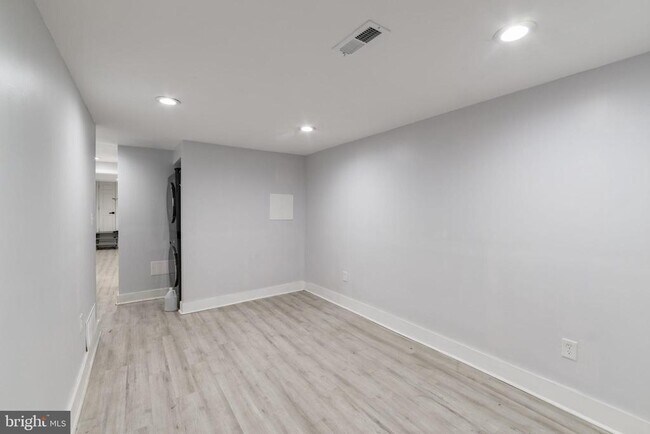 Building Photo - 5111 Willows Ave