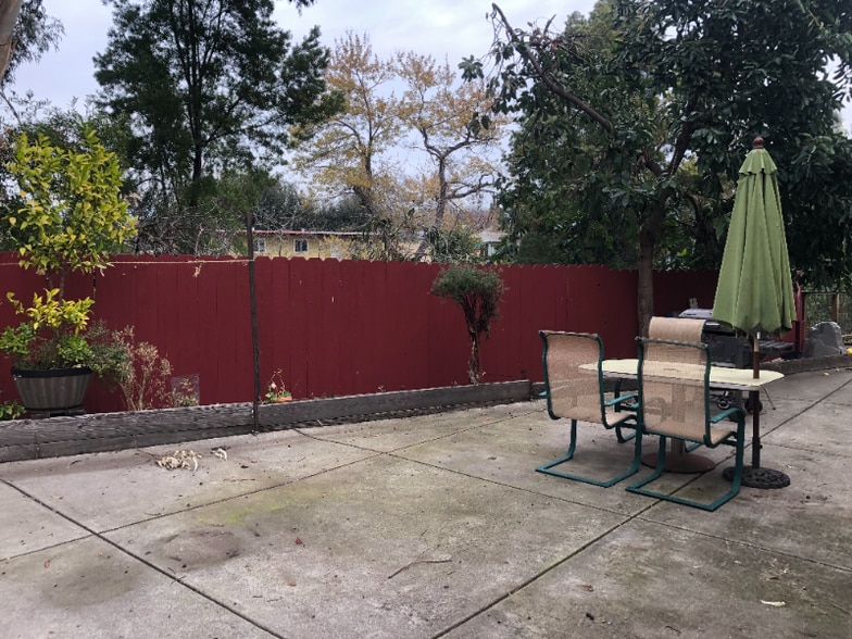 Building Photo - 240 Chumalia St