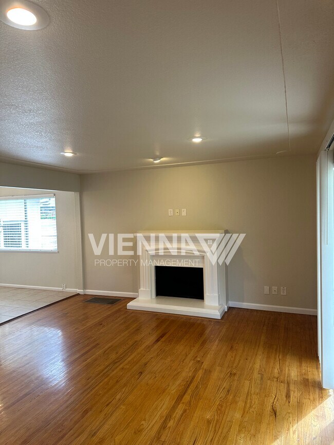 Building Photo - 5280 5th St