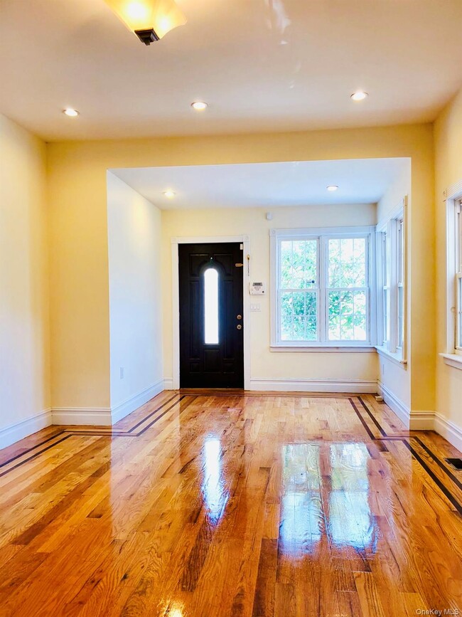 Building Photo - 85-40 76th St