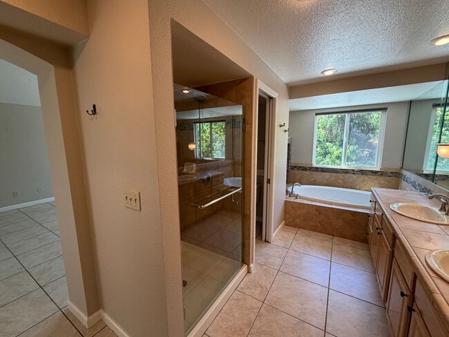 Building Photo - 3110 Sweet Clover St