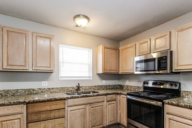Building Photo - 4705 Waterfront Oak Dr