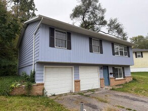 Building Photo - 3 Bed / 2.5 Bath Home on a Corner Lot – Br...