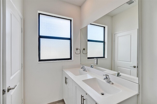 Building Photo - 20741 NE 5th Ct