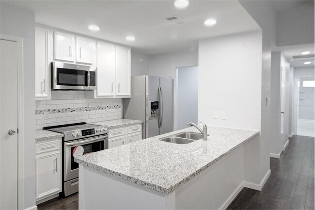 Building Photo - 28 E Brookberry Ct