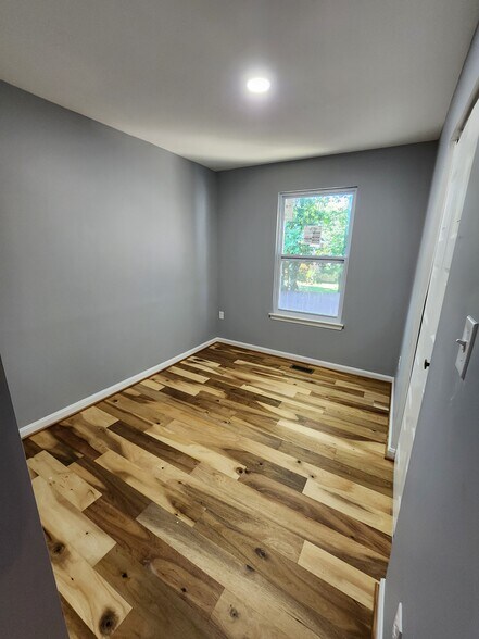Building Photo - 14826 London Ln