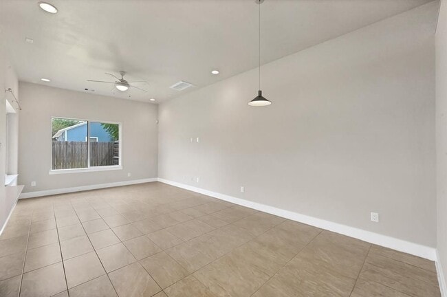 Building Photo - 4411 Hershe St